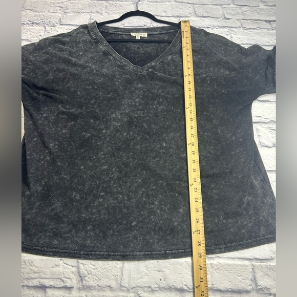 Umgee Charcoal V-Neck Top with Lace Trim Sleeves. Size 2X - Picture 5 of 10